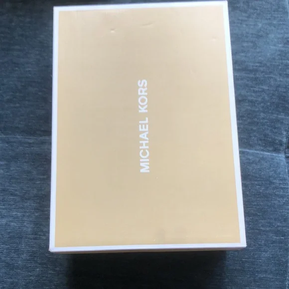 Women’s Michael Kors sneakers - Picture 4 of 10